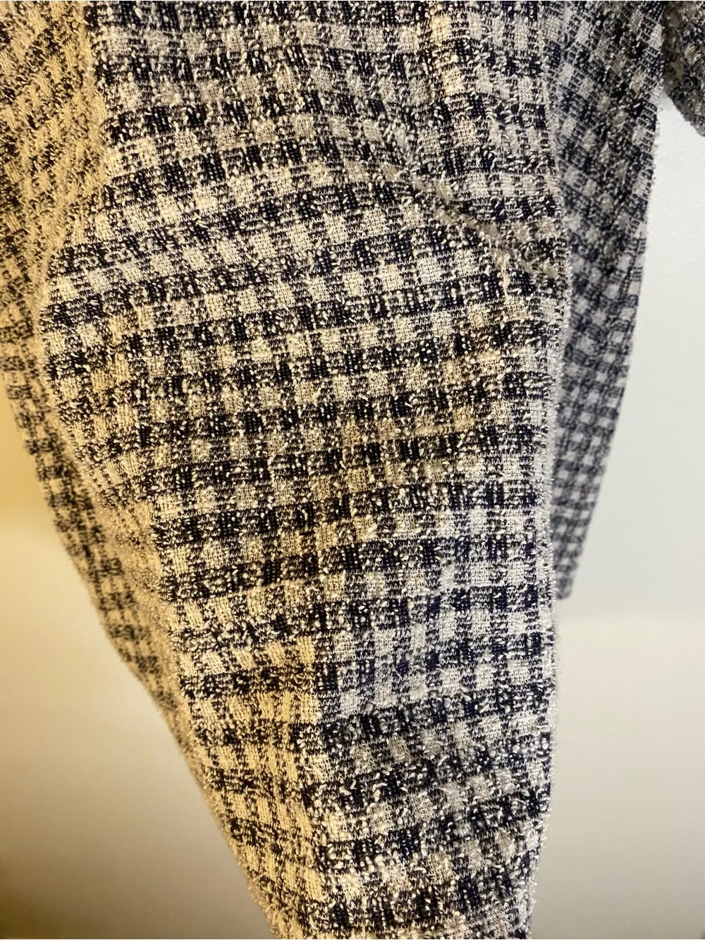 Gibson Charcoal and White Houndstooth Puff-Sleeve Top